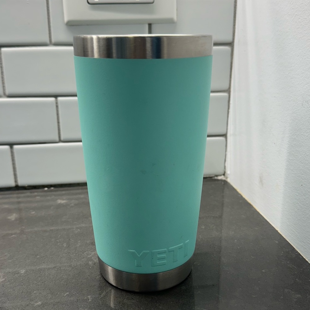 Yeti Tumbler 2 Lids 20 oz